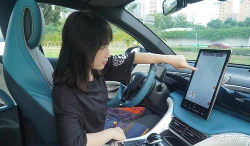 晚上女孩开国产车视频,女孩驾驭风采独领风骚