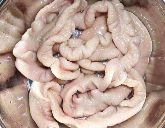 国产黑猪大肠好吃吗视频,美味佳肴，口感独特，视频揭秘烹饪秘诀